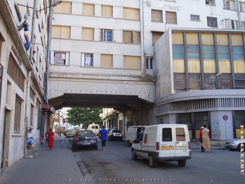 ORAN AOUT 2006 QUARTIER MIRAMAR RUE COL. MOOL.JPG